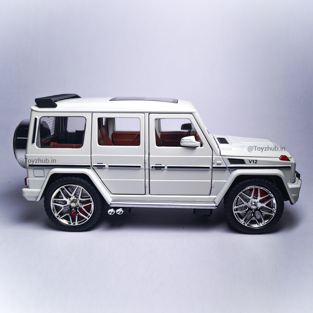 T-142-1 - White Die-Cast 1:24 Scale Simulation Sound & Light Pull Back Series